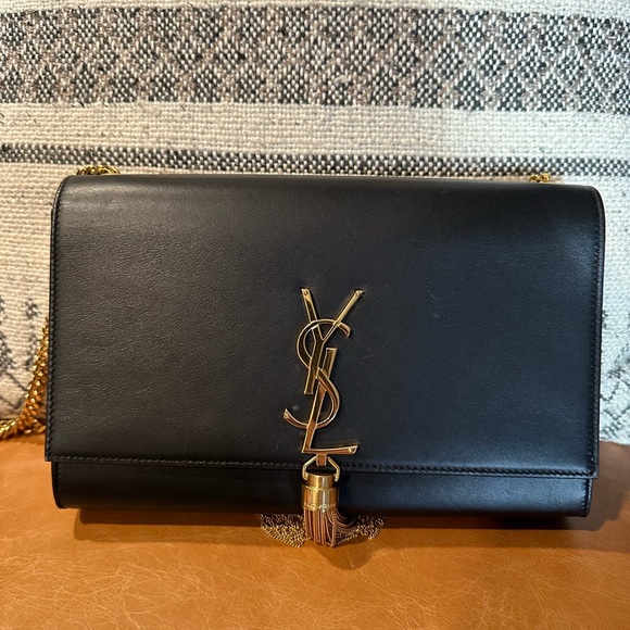 Saint Laurent Medium Monogram Kate Tassel Bag in Black with gold hardware - Picture 8 of 16